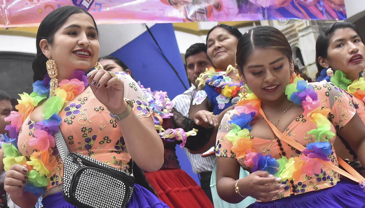 Fe, música y confraternización forman parte de la celebración de Comadres en Cochabamba