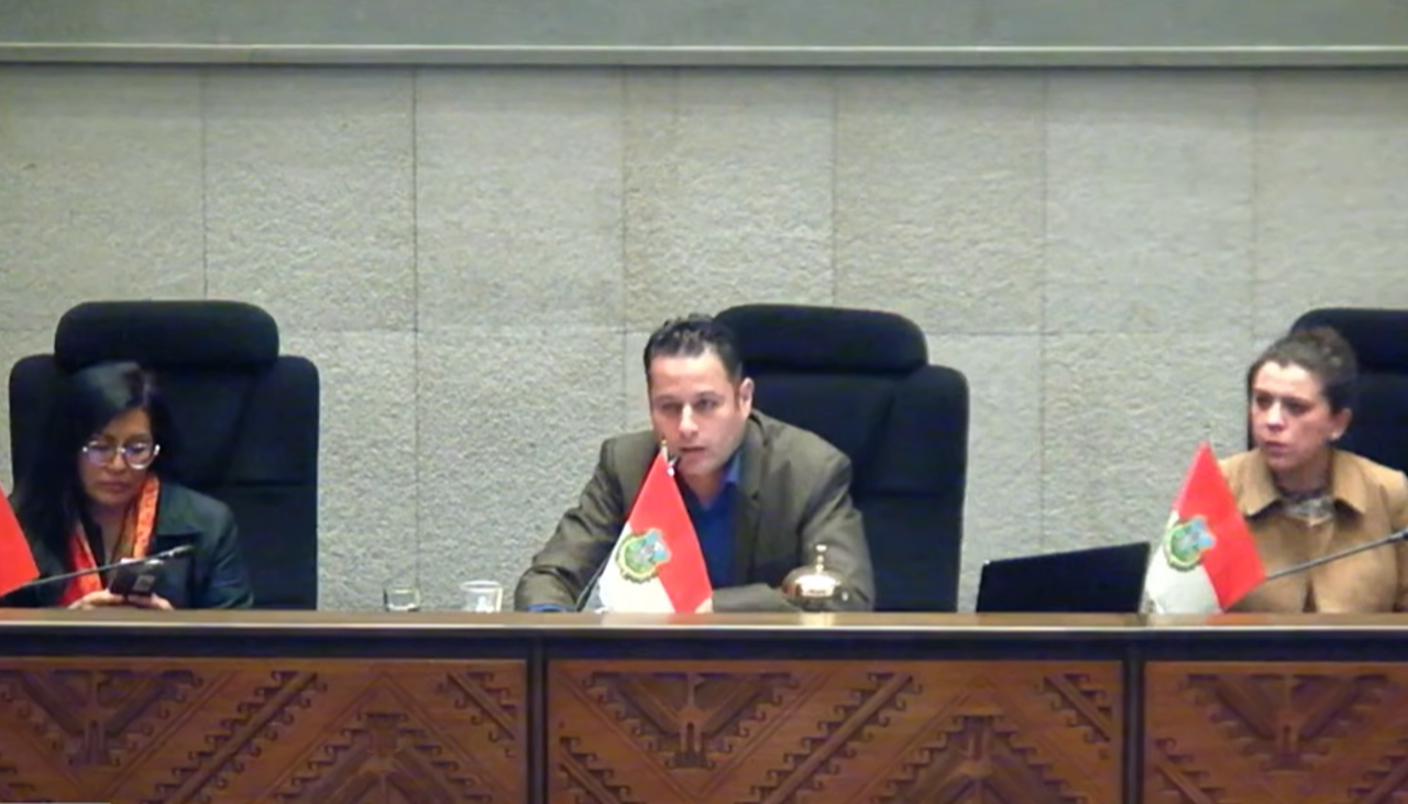 Por falta de quorum, Lara suspende la interpelación a Espinoza y pide informes para sancionar a los ausentes