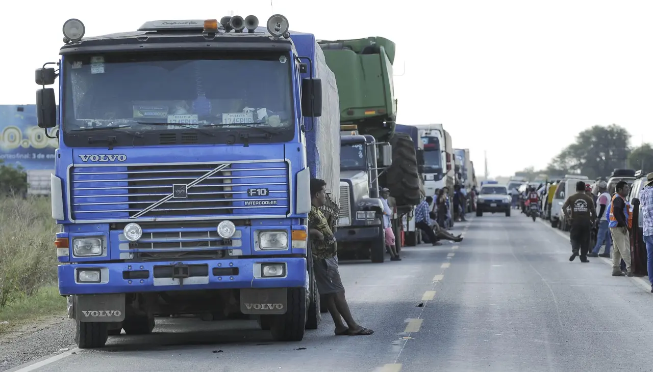 “No descartamos entrar en movilizaciones”: transporte pesado exige libre importación de combustibles, según dirigente