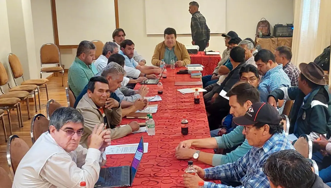 Representantes lecheros de seis departamentos se reúnen en Cochabamba para analizar los altos costos de producción