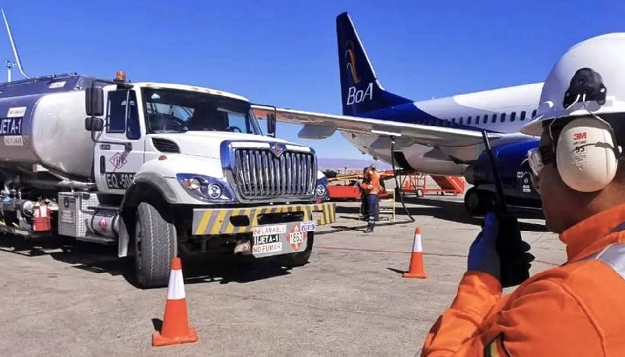 Aerolíneas que operan en Bolivia dicen que el Gobierno garantizó combustible “por lo menos hasta fin de año”