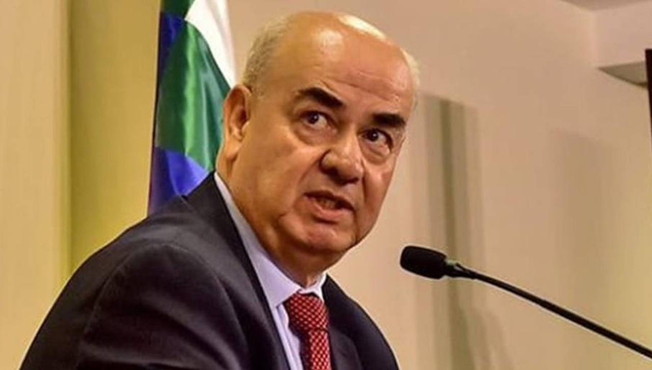 Defensa de exministro Parada interpone amparo constitucional para derivar el caso FMI a juicio de responsabilidades