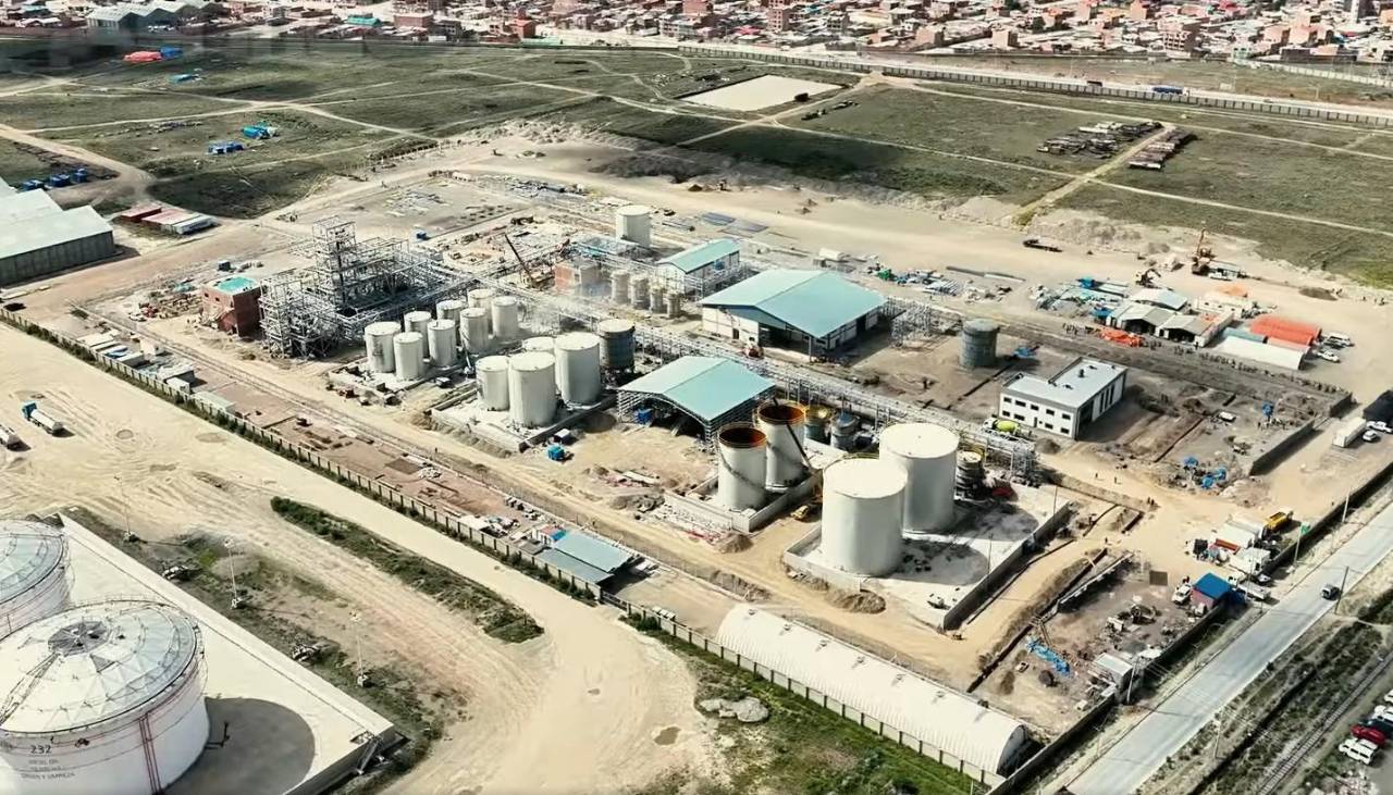 Planta de biodiesel de El Alto tiene un 84% de avance, según Arce Catacora