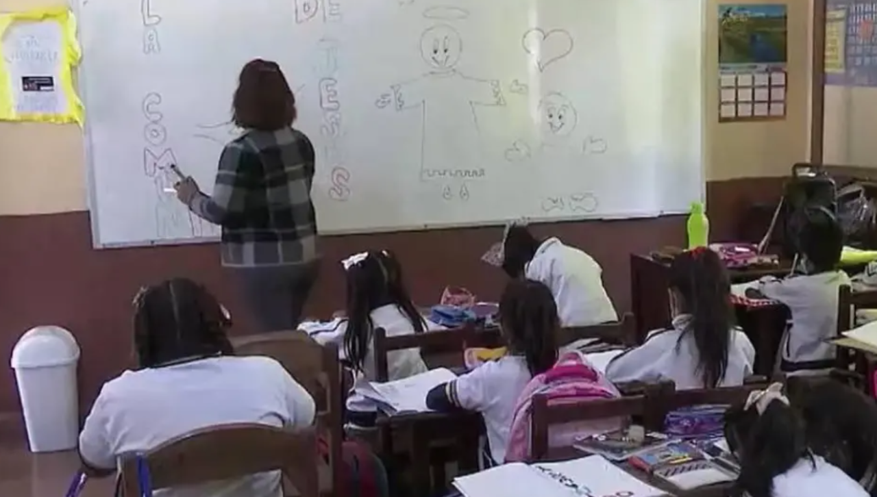 Santa Cruz: Maestros urbanos piden que no se sancione a las unidades educativas que decidan ir a clases presenciales