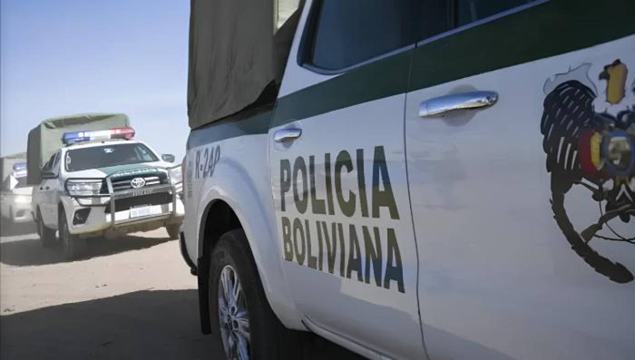 Mujer fallece tras chocar con su vehículo contra las columnas de un puente en la ruta a Viacha