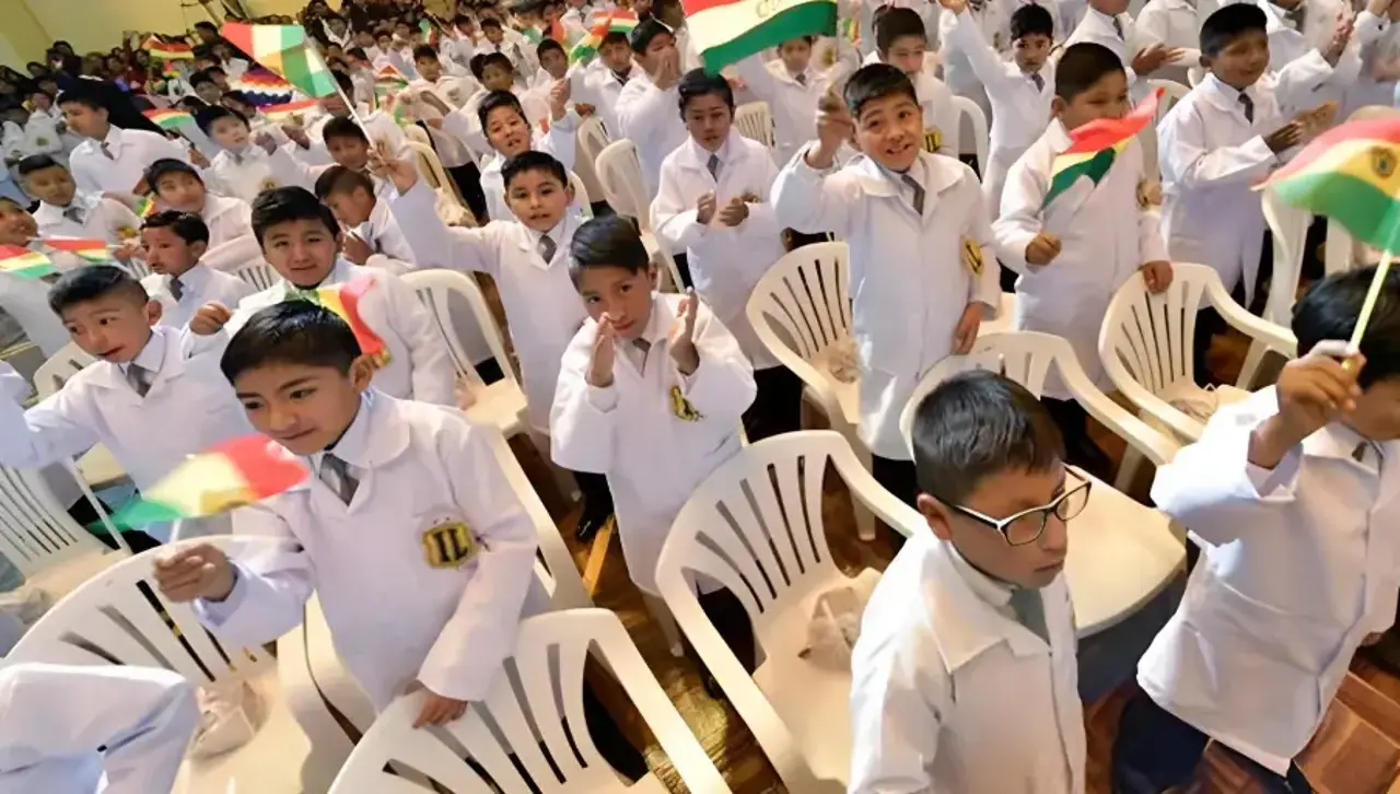 Inicia la gestión escolar 2026 en Bolivia con nuevas medidas y desafíos