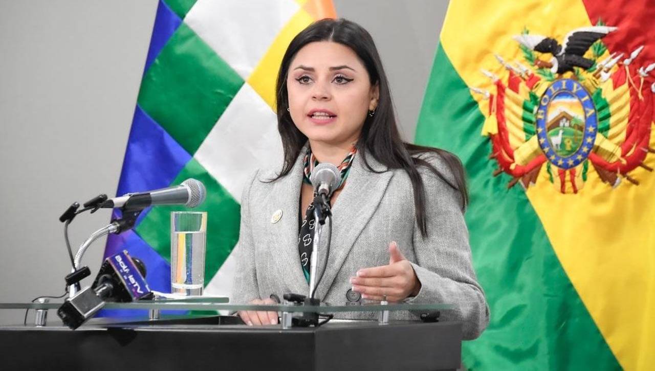 Exvocera presidencial es posesionada como directora del Servicio Nacional Textil