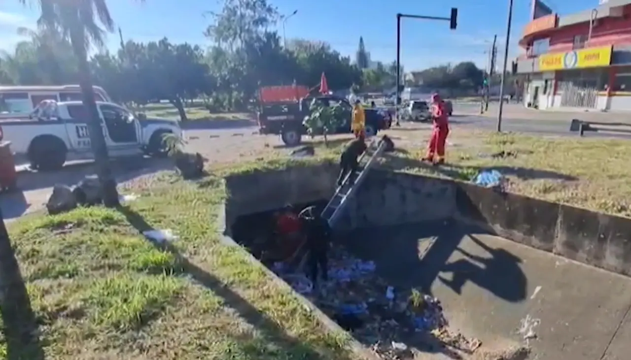 Hallan a un hombre sin vida dentro de un canal de drenaje de la zona sur de Santa Cruz de la Sierra