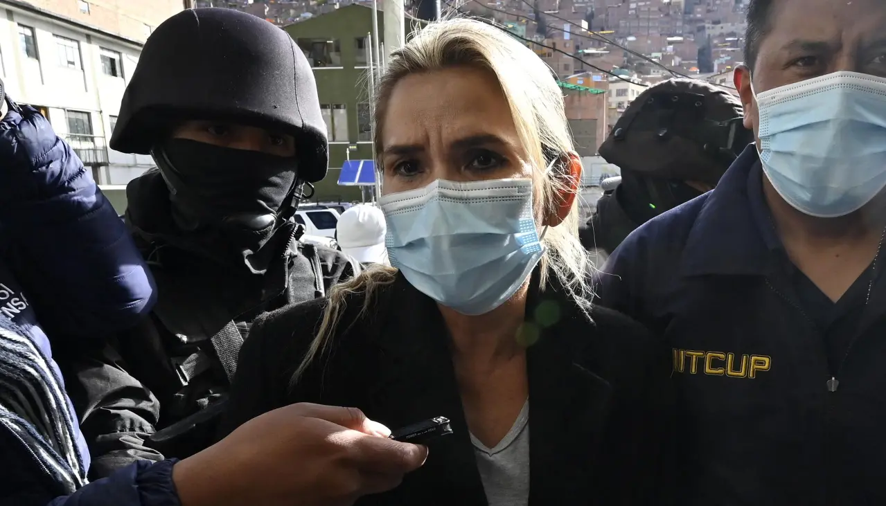 Añez señala que vocal Castro involucrada en el fallo para destituir a magistrada cometió irregularidades en su juicio 