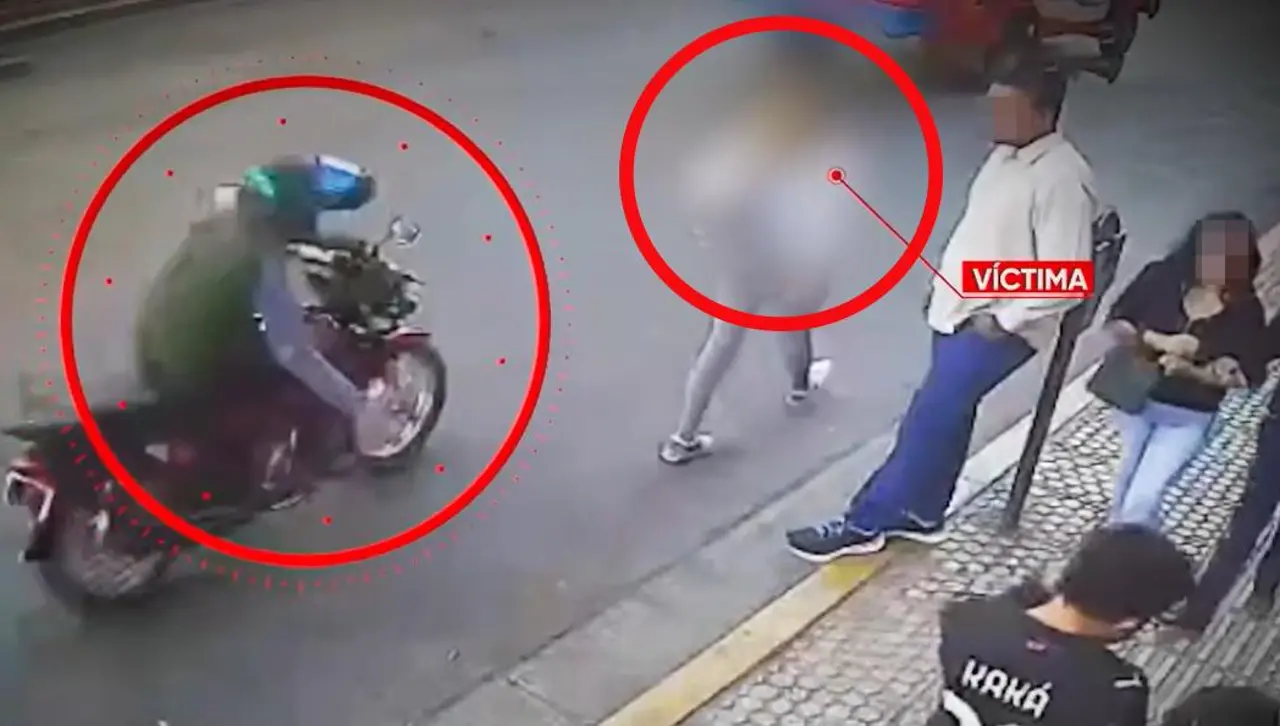 Video: Motociclista realiza toques impúdico a una mujer que caminaba por la calle