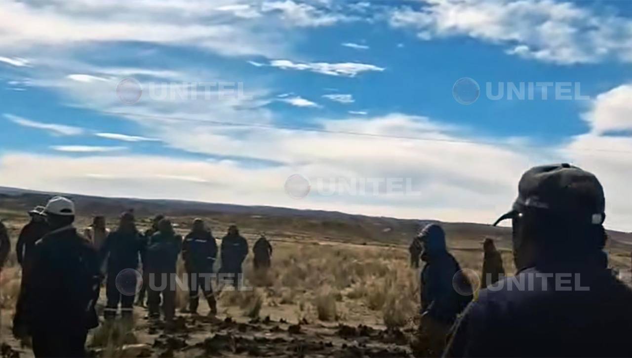 “Somos rehenes hace 40 días”: Tensión entre choferes y bloqueadores en la ruta a Desaguadero