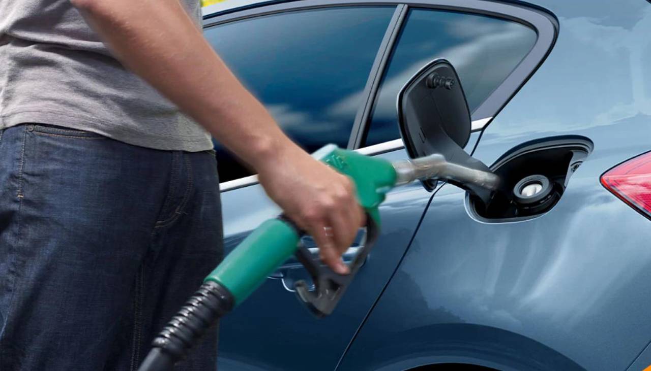 “La gasolina es pésima”: Mecánicos paceños dicen que el combustible está dañando los motores de los autos 