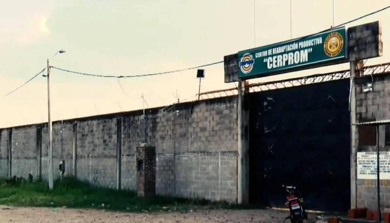 Queman los pies de dos reclusos usando alcohol en un centro penitenciario de Montero