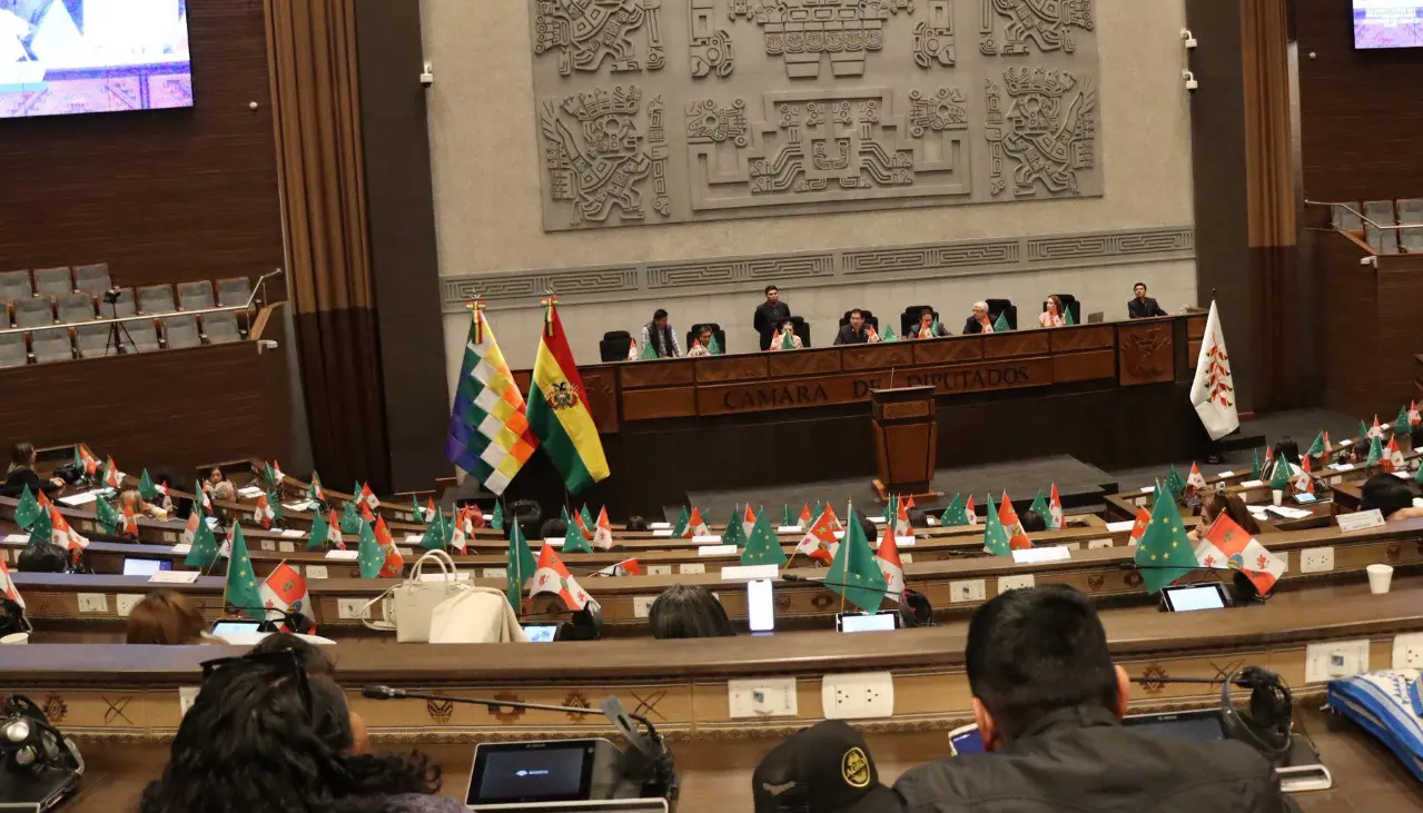 Presidencia de Diputados expresa profunda solidaridad por el “delicado” estado de salud de la esposa de Lara 