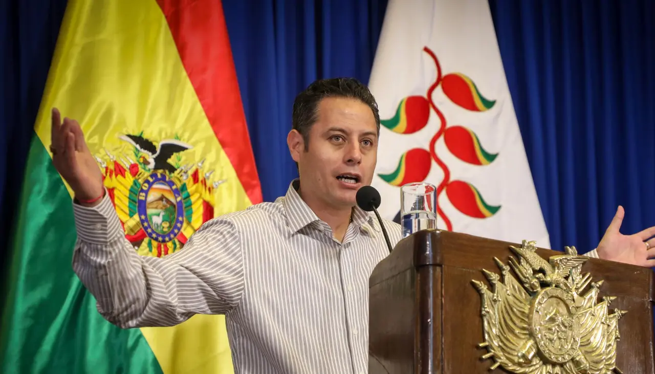 “Hay comandantes que dan protección a criminales de Brasil”, dice Edmand Lara y anuncia reforma policial