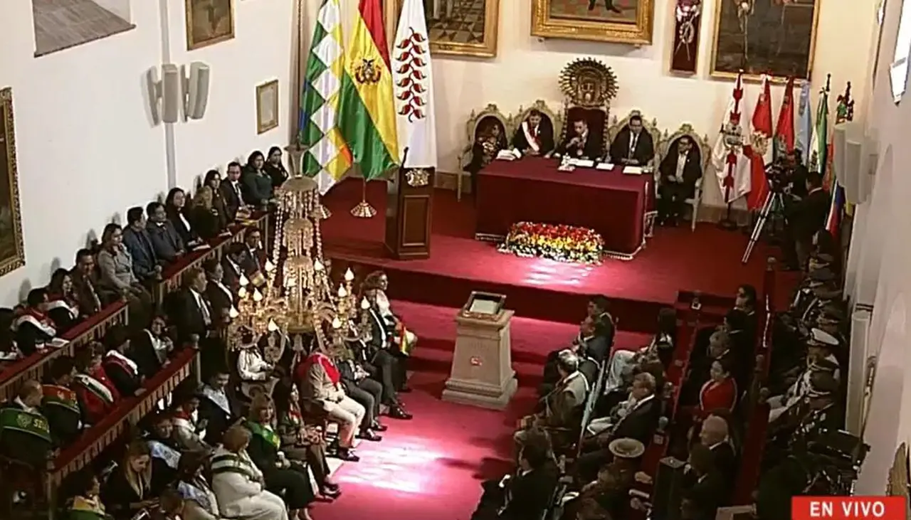 En vivo: Se inicia la sesión de honor en conmemoración de los 201 años de la independencia de Bolivia