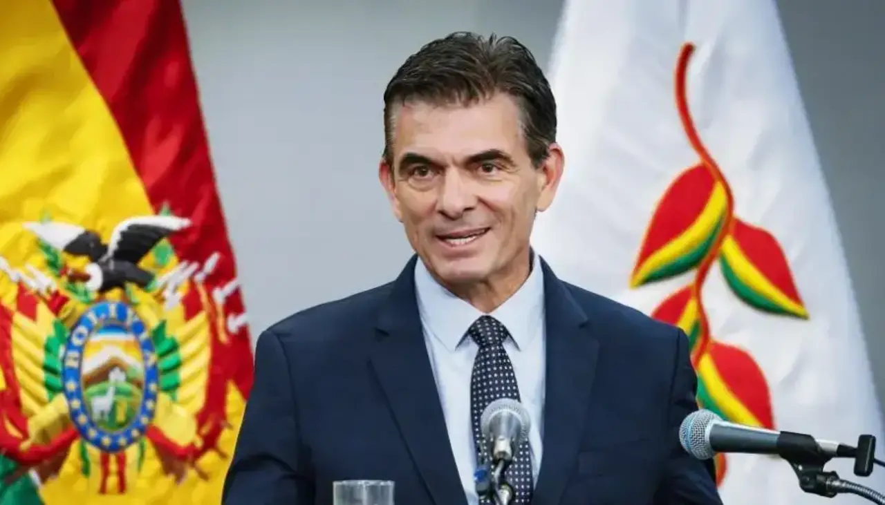 “No pienso dar un paso atrás ni para el impulso”: Paz descarta anular sus medidas y se estrella contra la dirigencia sindical