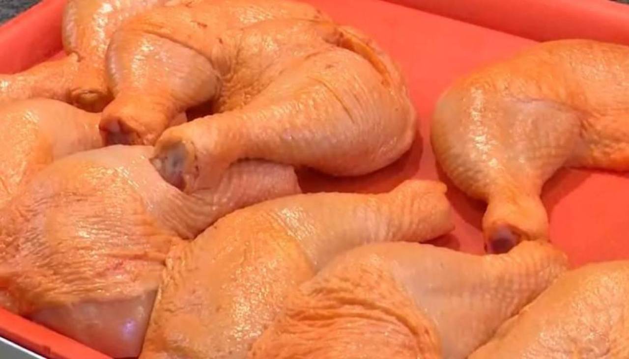 La Paz: Se registra nueva alza de la carne de pollo y vendedores dicen que la gente “ya no compra” 