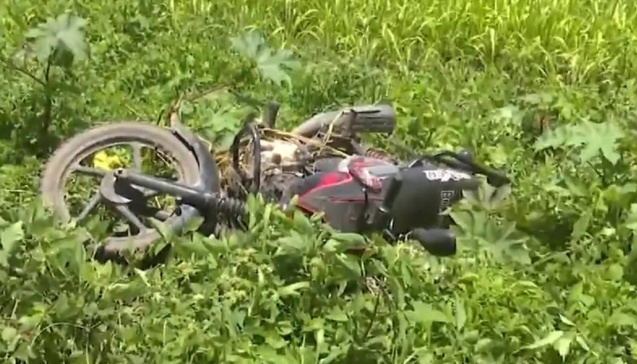 Hallan un cuerpo sin vida junto a una motocicleta y a un costado de la ruta Santa Cruz de la Sierra - Camiri