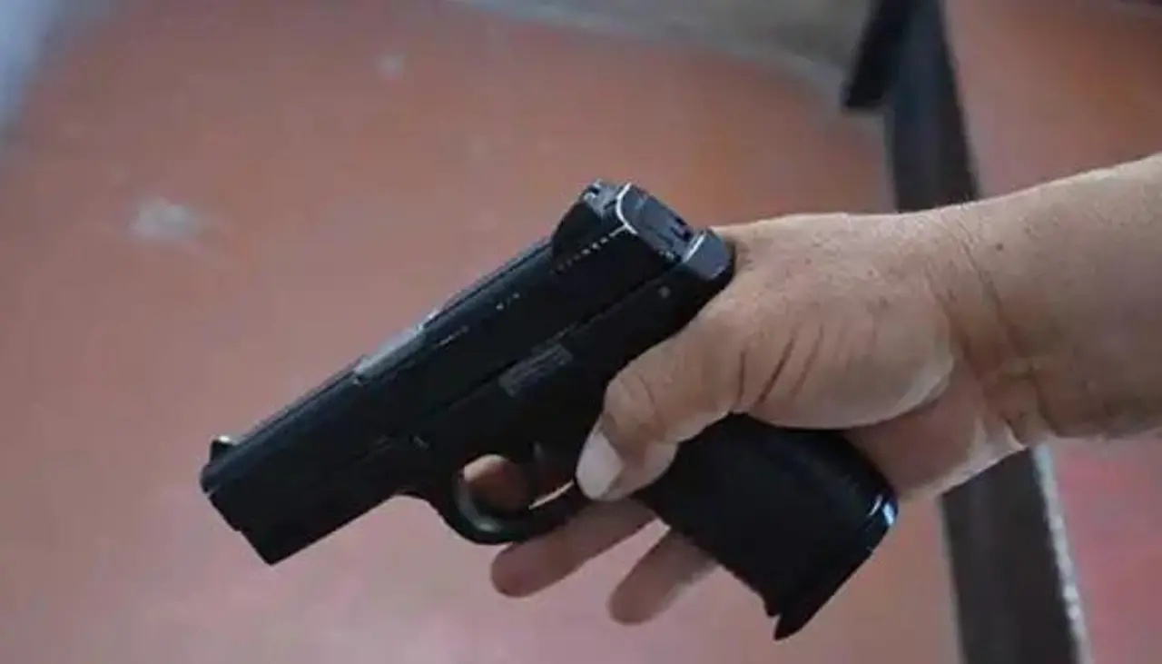 “El arma no servía”, dice el abogado del padre, dueño del arma que fue llevada por un estudiante a una escuela