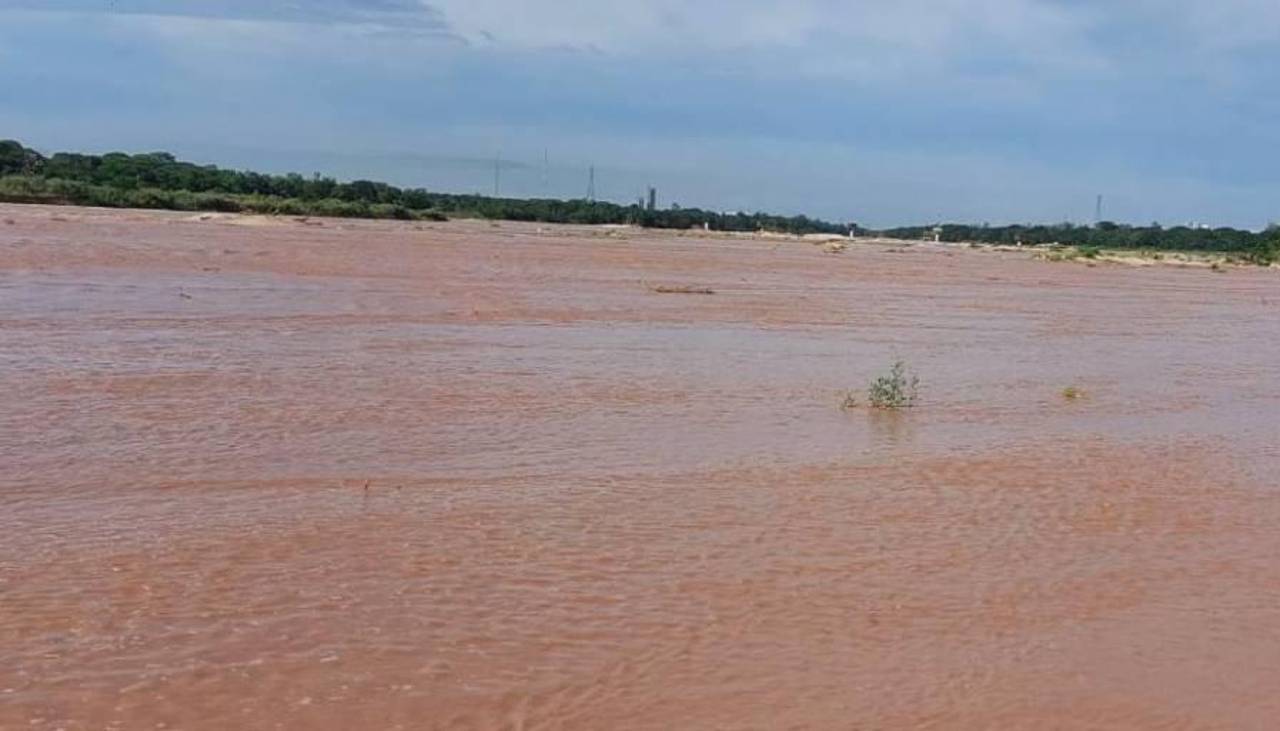 Defensa Civil emite alerta naranja y advierte crecida de ríos para 80 municipios del país