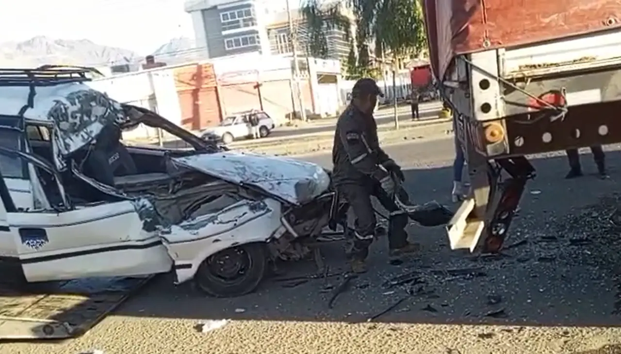 Dos heridos tras el choque de un vehículo contra un camión que hacía fila por diésel