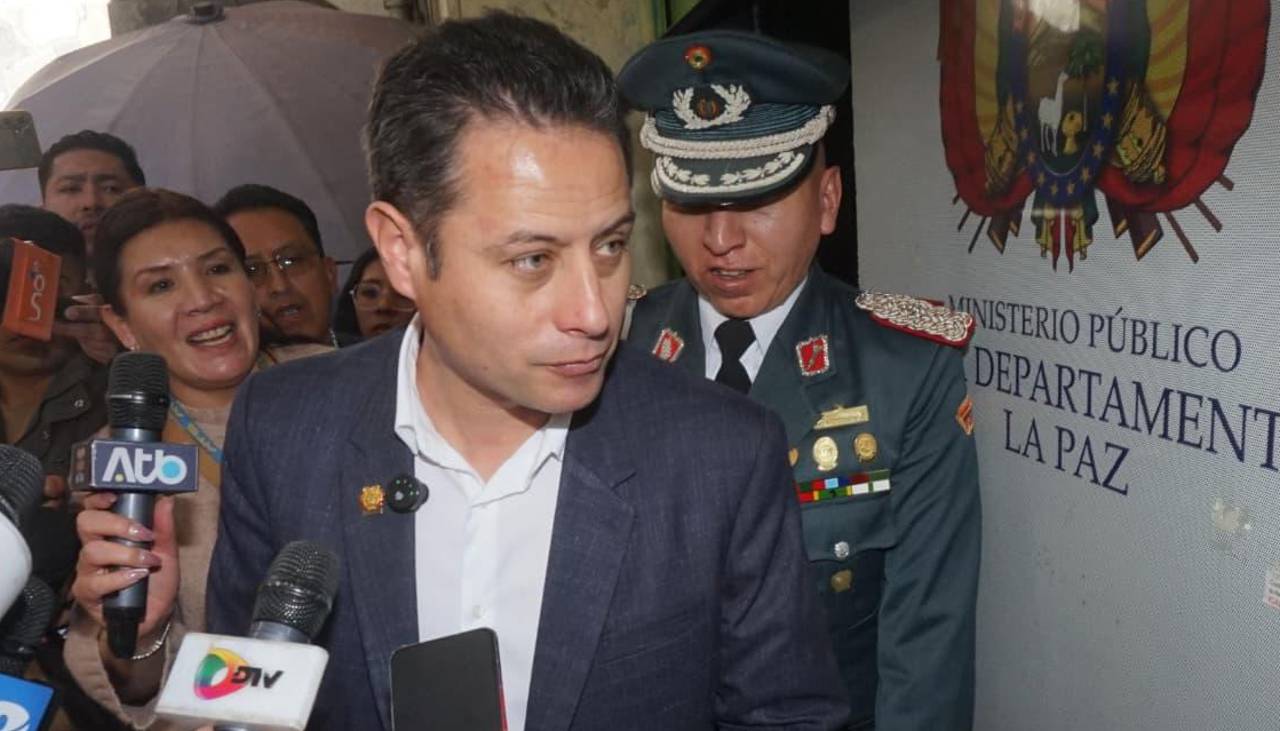 Lara declara como denunciante ante la Fiscalía por el audio atribuido al comandante de la Policía