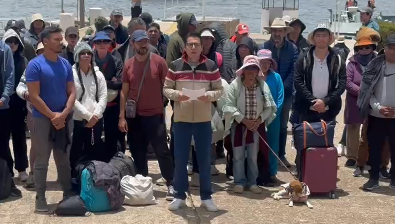 “Somos más de 160 personas”: Turistas piden ayuda al Gobierno por bloqueos en Copacabana