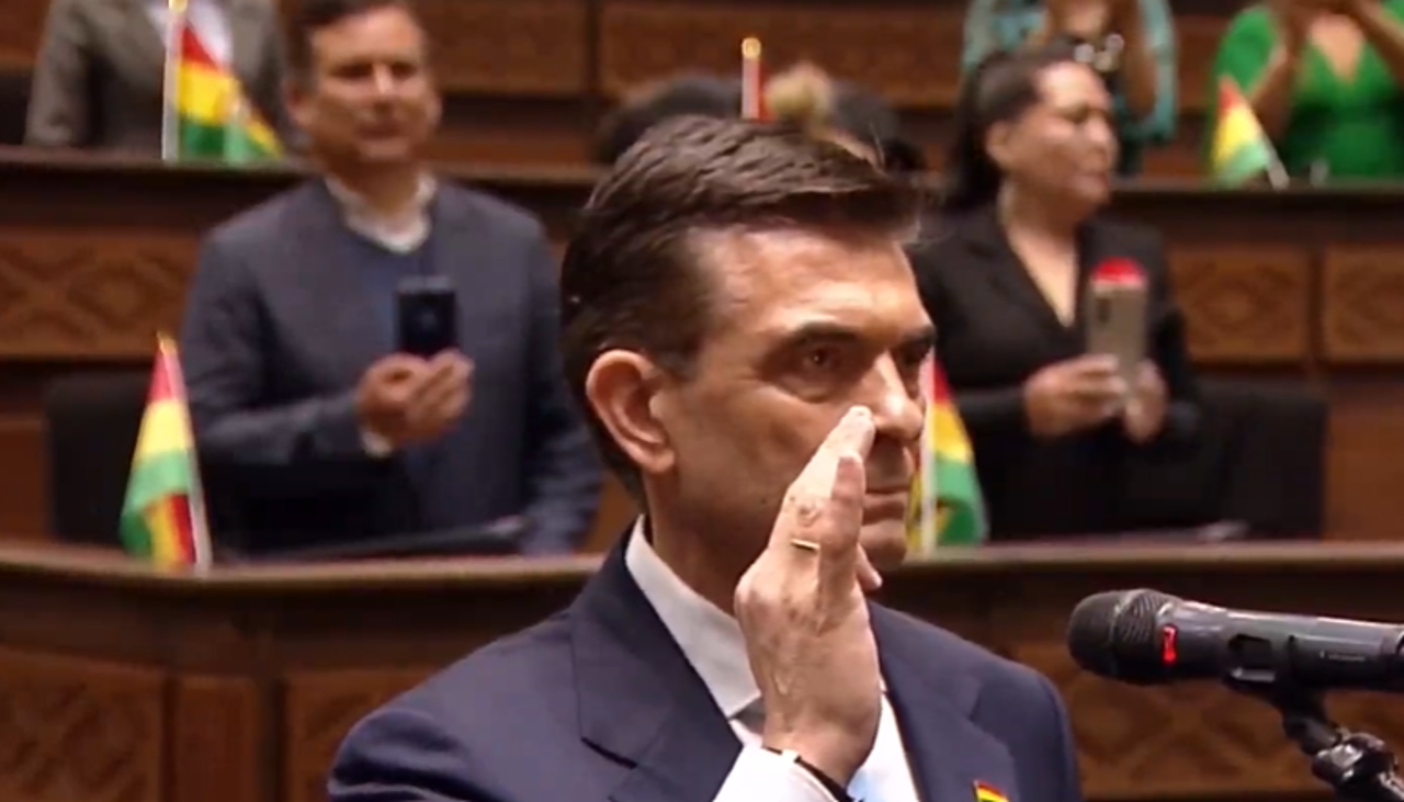 “Dios, familia y patria, sí juro”: Rodrigo Paz es posesionado como presidente del Estado boliviano