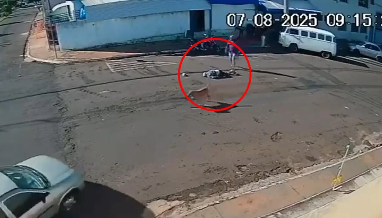 Video: Un hombre está intubado y lucha por su vida tras ser ‘atropellado’ por un perro