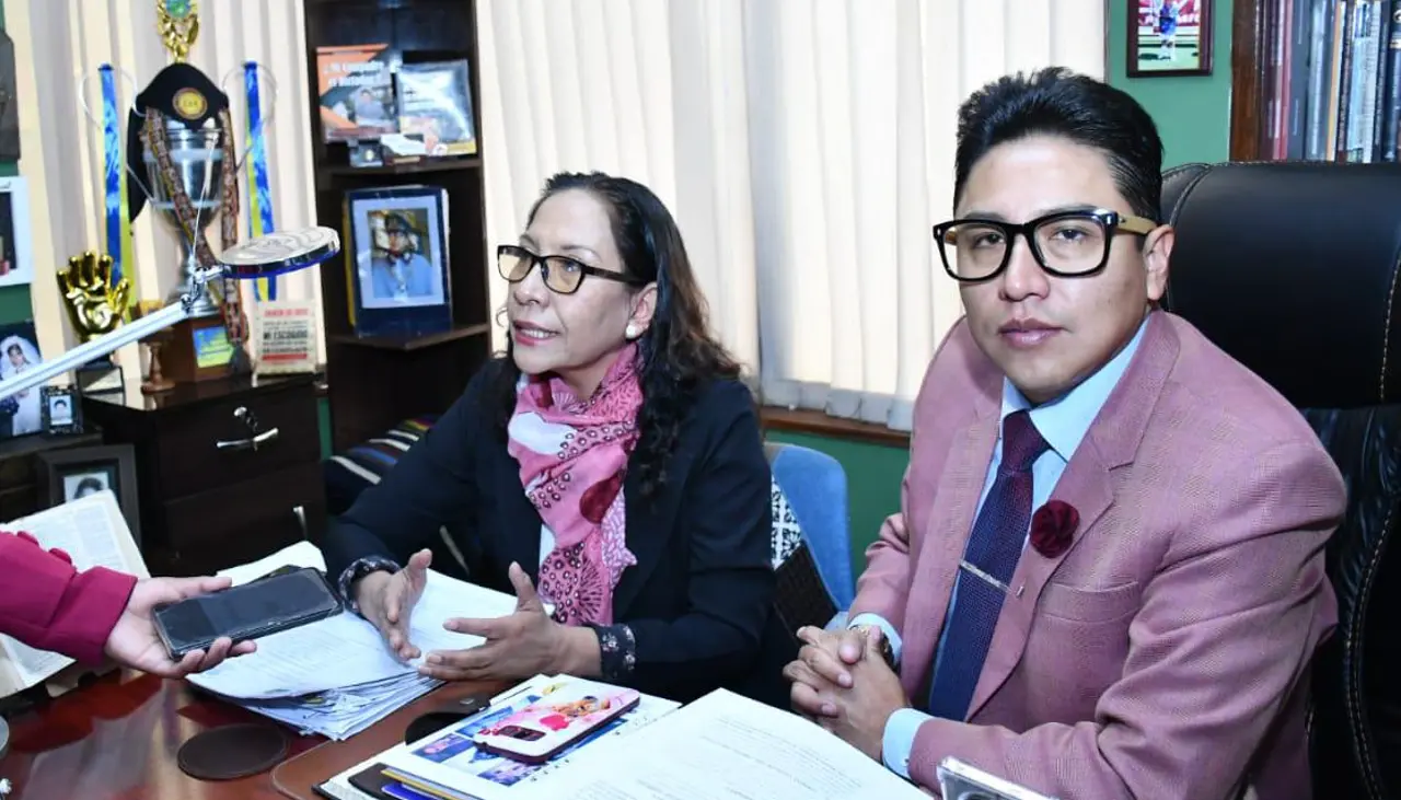 Maziel Terrazas dice que se reunió con Siles por el caso MTS y presenta denuncia contra el exministro