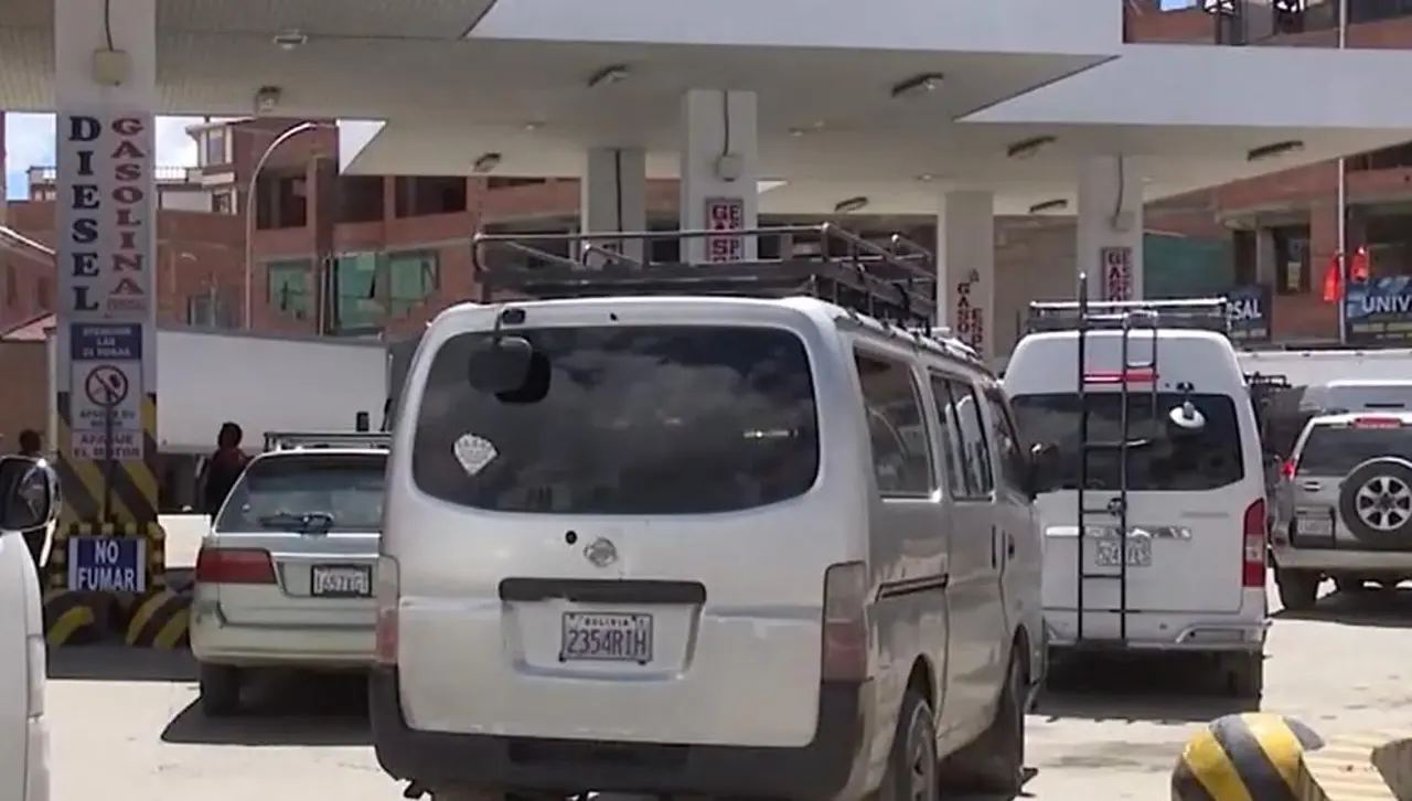 “Nuevamente han vuelto las filas”, dicen choferes de la ciudad de El Alto 