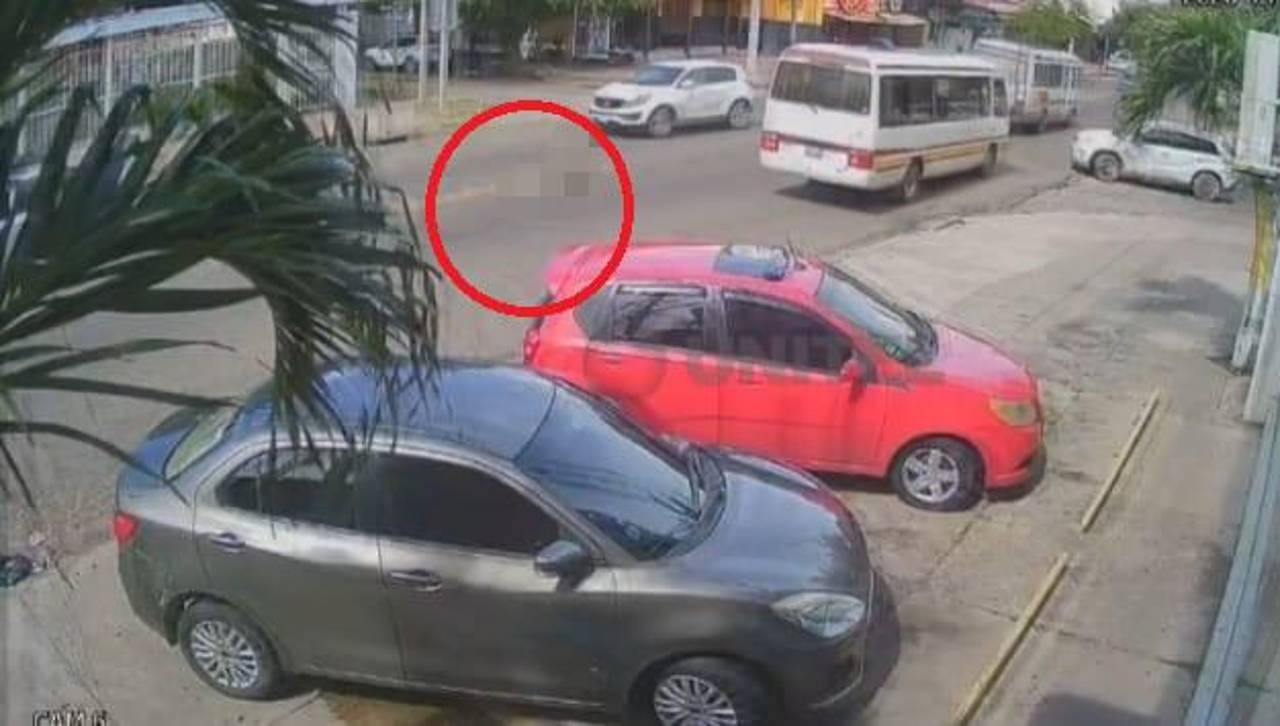 Video captó el momento que un joven universitario es atropellado por un micro; la víctima falleció