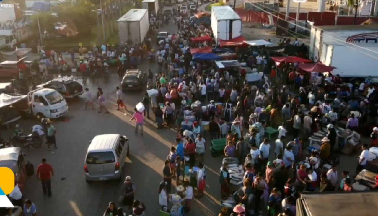 Caos por asentamientos de vendedores de pescado en calles cercanas al mercado Los Bosques