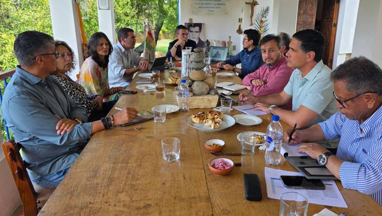 Rodrigo Paz se reúne con su gabinete previo a los anuncios de este lunes