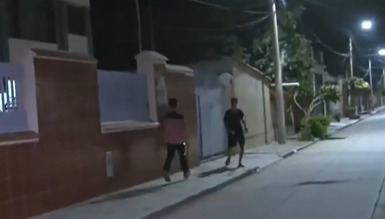 Vecinos denunciaron a un hombre que lanzó granadas de gas y explosivos a un domicilio en Colcapirhua