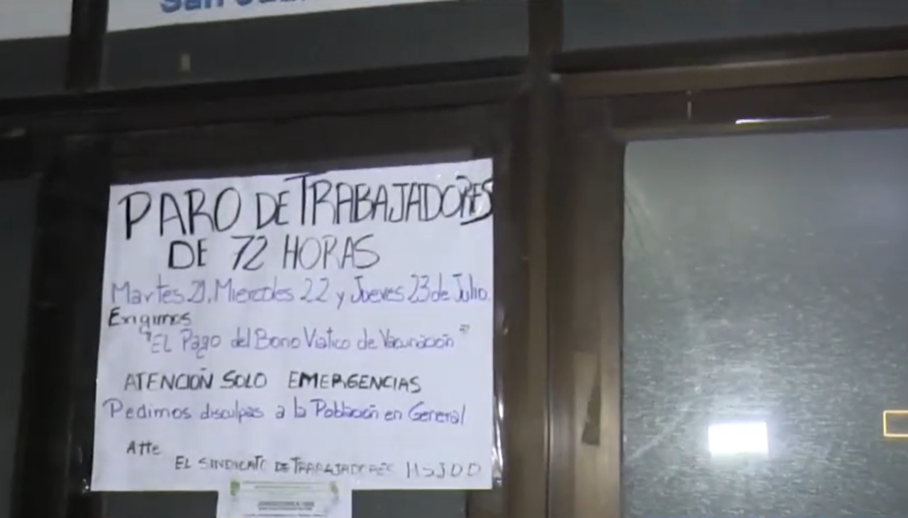 Santa Cruz: Sigue el paro de trabajadores en salud, pese a advertencia de despidos del alcalde Saavedra
