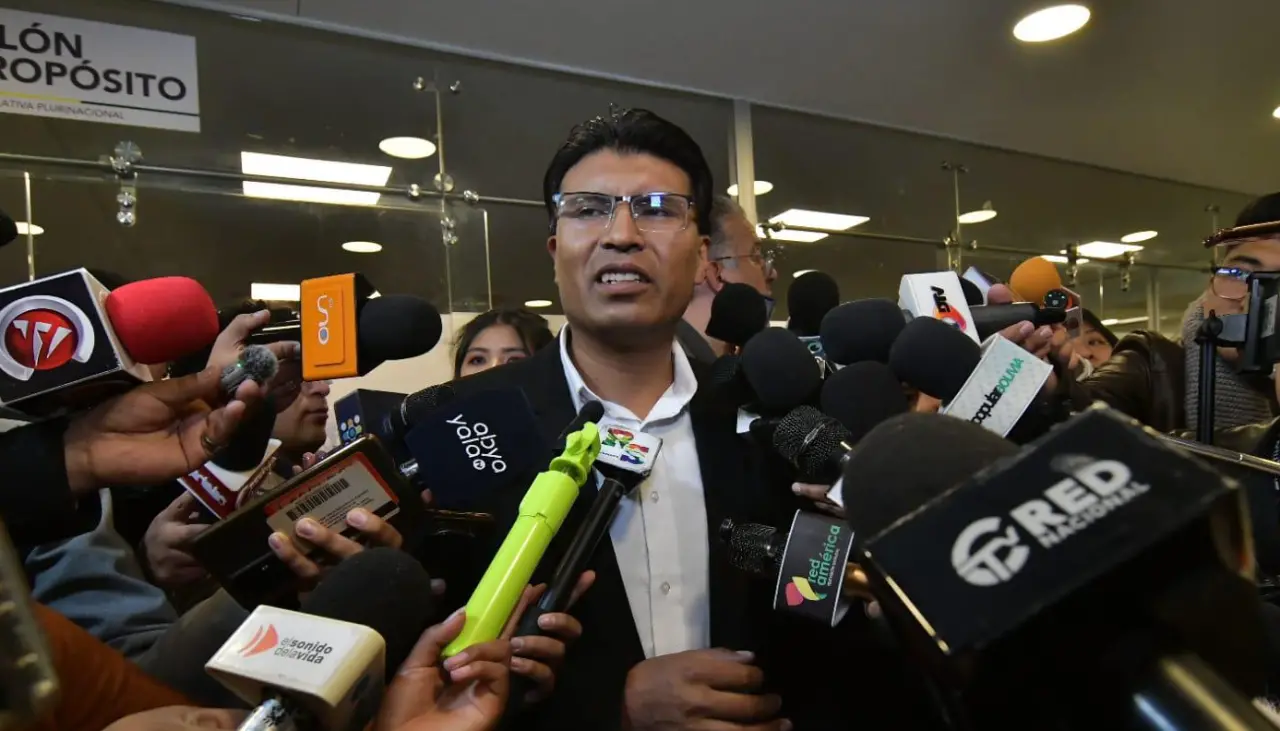 Senador Nilton Condori dice que fue suspendido por decir “la verdad” y piensa en ser candidato presidencial