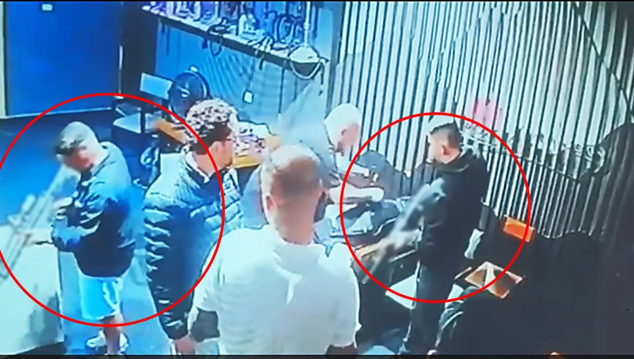 Sale a la luz video de hombres manipulando armas horas antes del asesinato de ‘Cara de bebé’