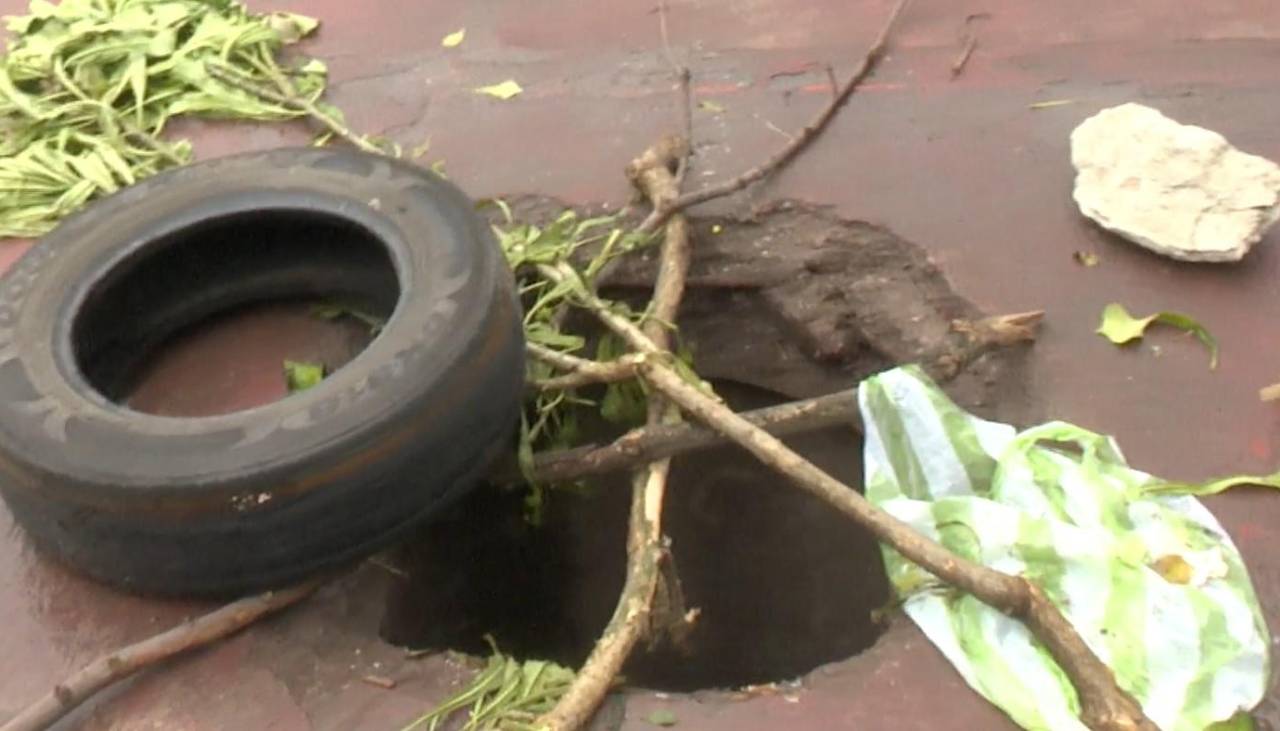 Rescate milagroso: Un hombre de 65 años cae a una alcantarilla que estaba sin tapa