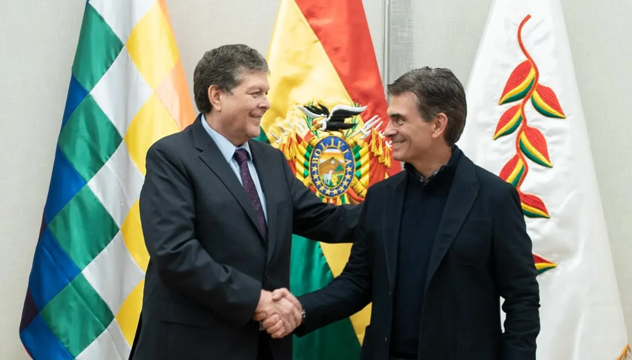 Paz agradece a Medinaceli y encarga al nuevo ministro impulsar normas energéticas en marcha