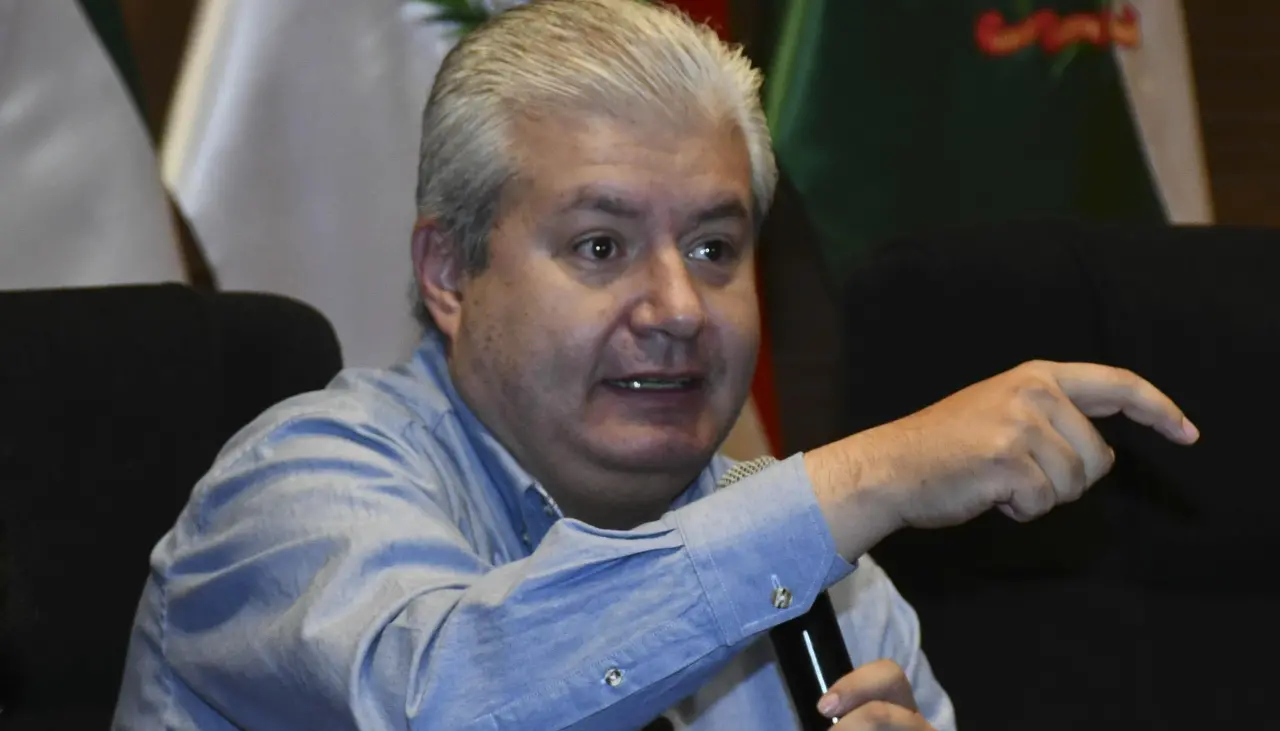 Diputado de CC dice que comisión se reunirá nuevamente el martes para analizar más créditos