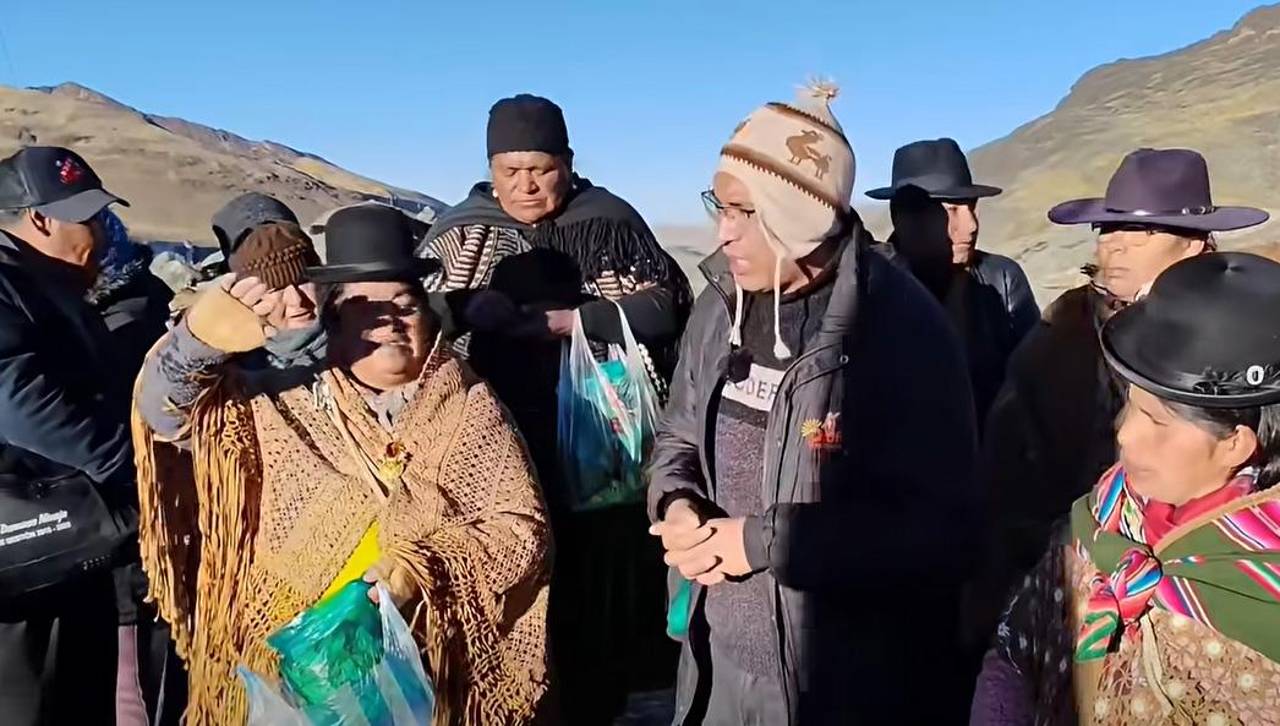 Senador Condori acusa al líder de los campesinos Túpac Katari de recibir dinero para levantar bloqueos