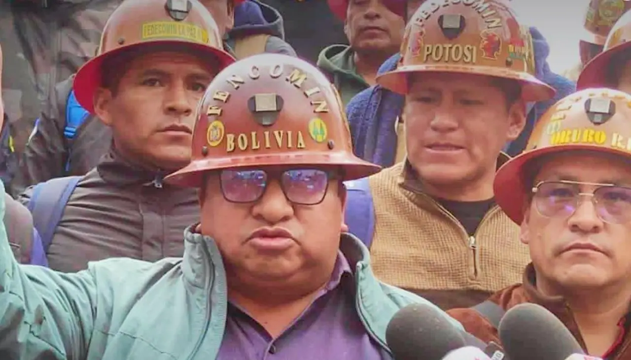 Cooperativistas mineros rompen diálogo con el Gobierno; exigen diésel y explosivos, dice dirigente 