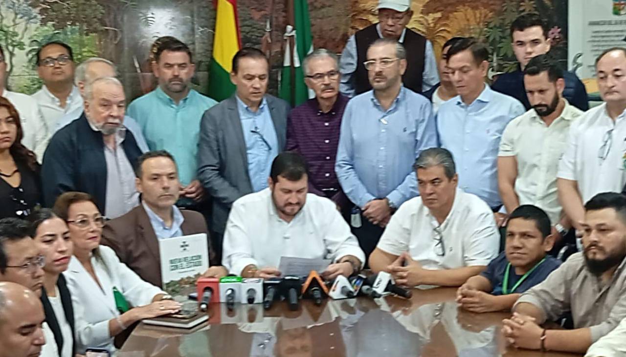 Bloqueos: Cívicos convocan a Asamblea de la Cruceñidad y piden al Gobierno que restablezca el orden