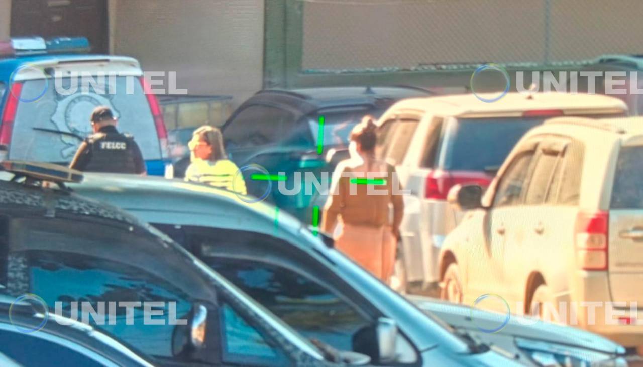 Mujer es atracada a tiros por delincuentes que le roban un bolso con dinero