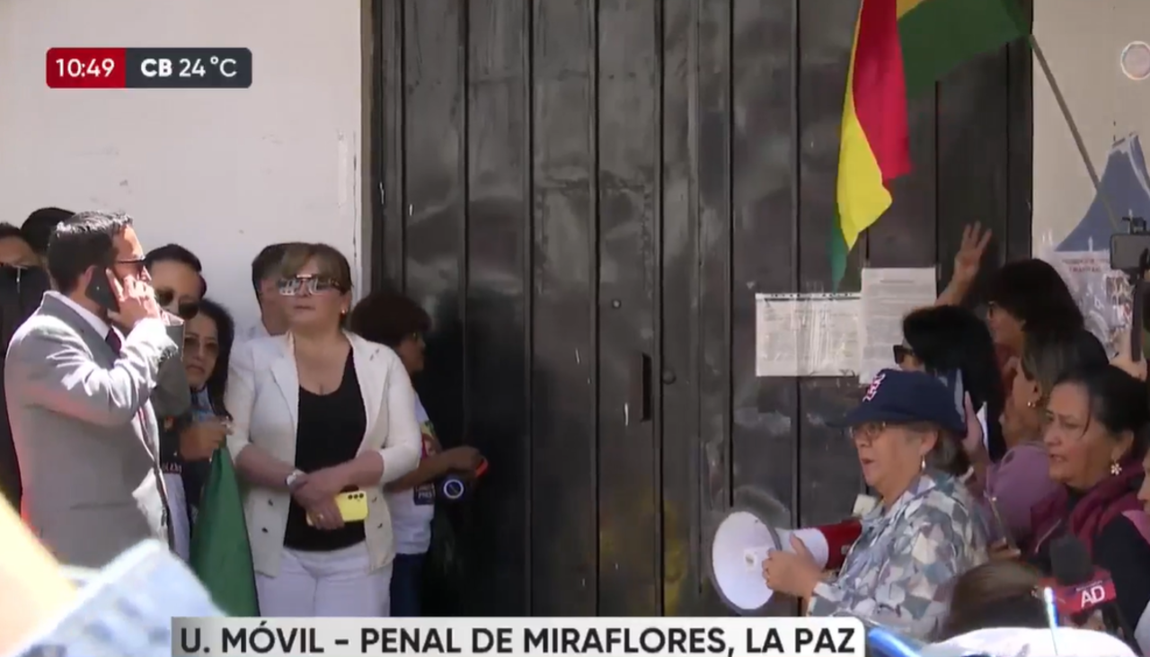 En directo: Expectativa por la salida de Jeanine Añez del penal de Miraflores