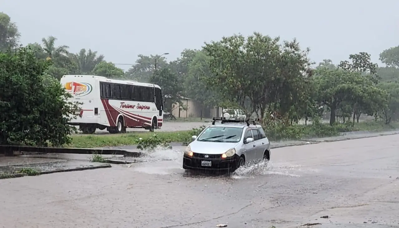 Lluvias en Santa Cruz: Tránsito emite recomendaciones para conductores y peatones