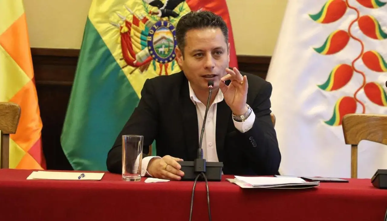 “Yussef Akly se pasea como si nada”: Lara cuestiona que expresidente de YPFB esté libre 
