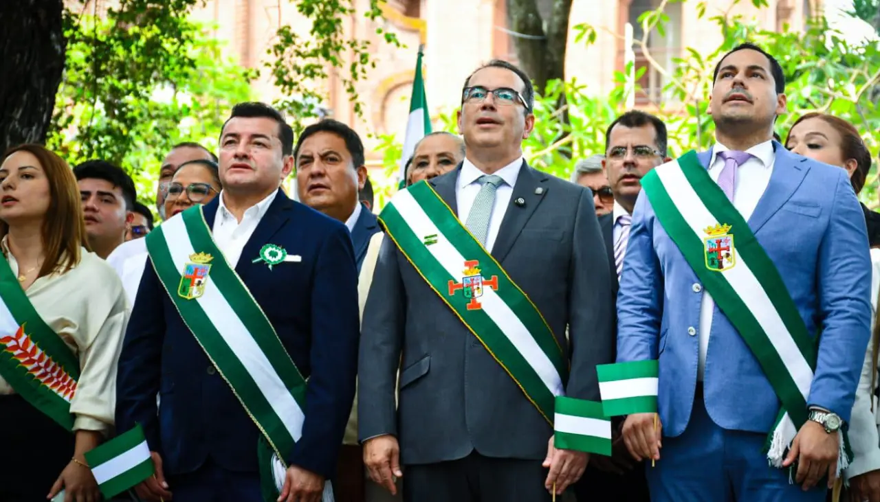 Abuchean a Mario Aguilera y a Jhonny Fernández en actos por el Bicentenario en Santa Cruz